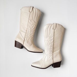 NWOT Pink Lily Cream Cowgirl Boots